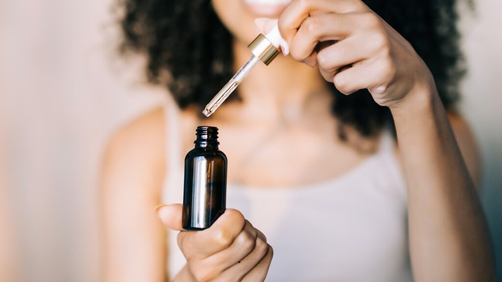 CBD Oil in Dermatology Its Potential for Managing Rosacea and Chronic Inflammatory Skin Conditions